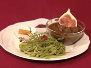 Rezept: Elchgulasch mit Wald-Tagliatelle und Grossenasper Wild-Preiselbeeren (Charlotte Karlinder) Elchgulasch mit Wald-Tagliatelle und Grossenasper Wild-Preiselbeeren (Charlotte Karlinder) - Rezept