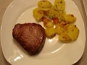 Rinderfiletsteak (medium) mit Bratkartoffeln - Rezept