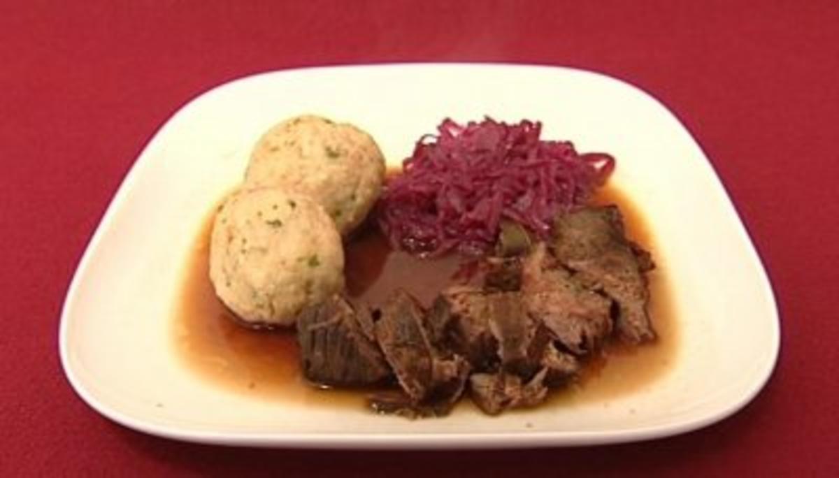 Kalbsrouladen mit Rotkohl und Semmelknödel (Arved Birnbaum) - Rezept