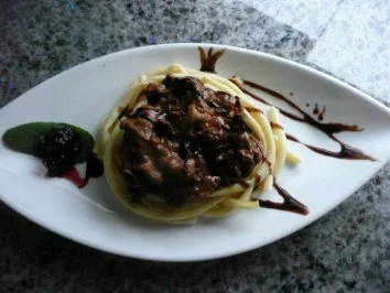 Rezept: WILD /HIRSCHGULASCH mit Pfifferlingen WILD /HIRSCHGULASCH mit Pfifferlingen - Rezept