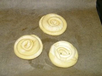 Überbackene Laugenschnecke / Laugenpizza - Rezept - Bild Nr. 2