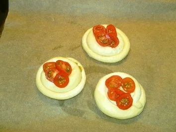 Überbackene Laugenschnecke / Laugenpizza - Rezept - Bild Nr. 3