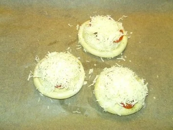 Überbackene Laugenschnecke / Laugenpizza - Rezept - Bild Nr. 4