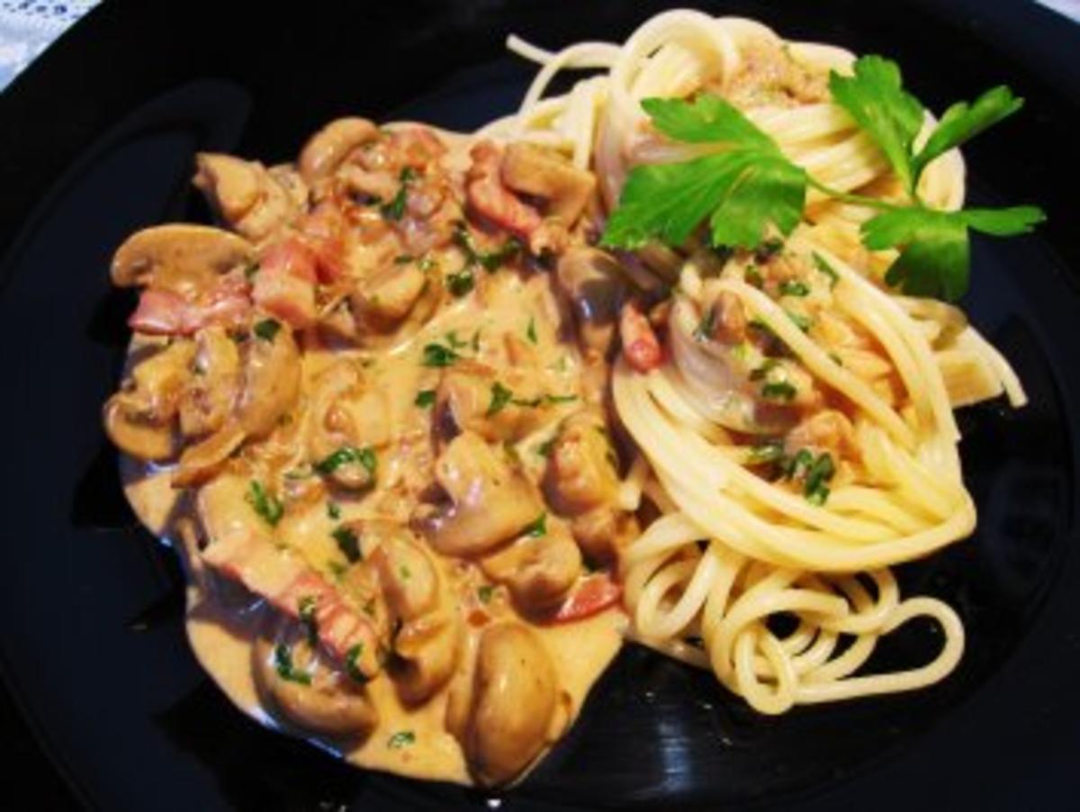 Spaghetti mit Rahm-Champignons - Rezept