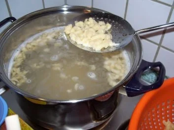 Rezept: Spätzle Bild Nr. 3 Spätzle - Rezept - Bild Nr. 3