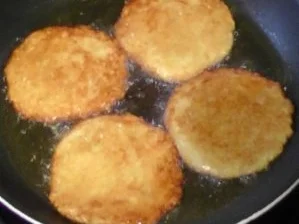 Rezept: Kartoffelpuffer mit Lachs und Honig-Senf Schmand Bild Nr. 4 Kartoffelpuffer mit Lachs und Honig-Senf Schmand - Rezept - Bild Nr. 4