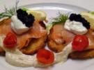 Kartoffelpuffer mit Lachs und Honig-Senf Schmand - Rezept
