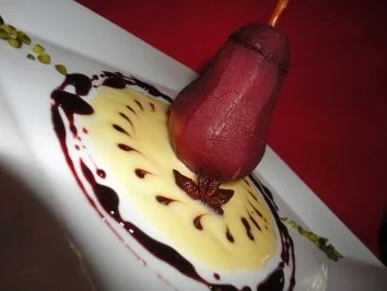 gefüllte Portweinbirne auf Eierlikörspiegel - Rezept