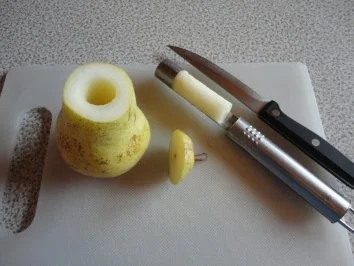 gefüllte Portweinbirne auf Eierlikörspiegel - Rezept - Bild Nr. 2