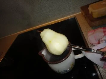 gefüllte Portweinbirne auf Eierlikörspiegel - Rezept - Bild Nr. 3