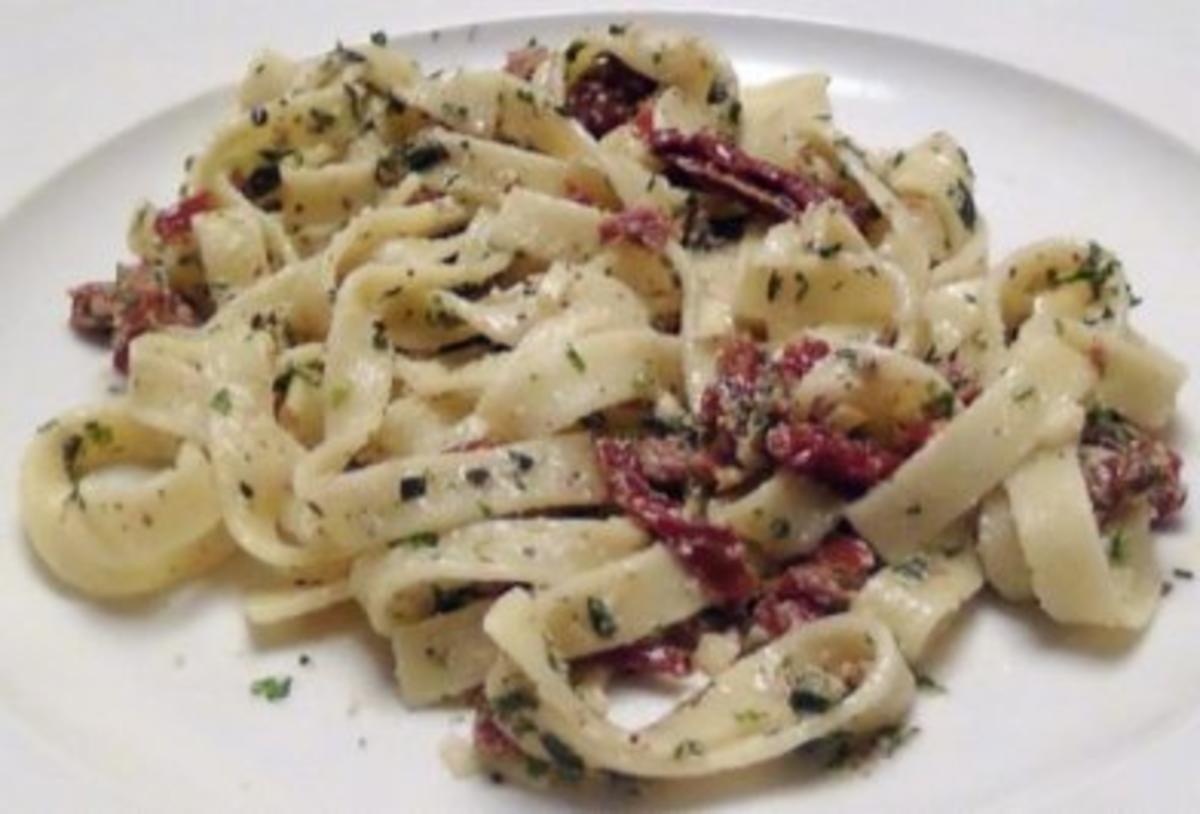 Tagliatelle mit Petersilien-Mandel Pesto - Rezept - Bild Nr. 2