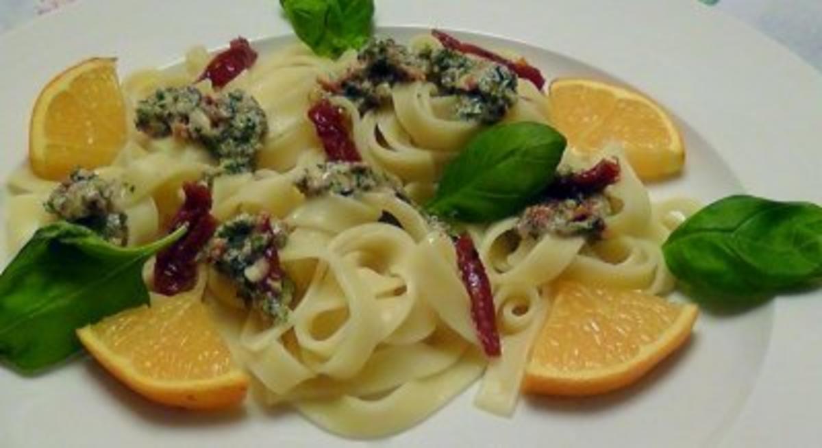 Tagliatelle mit Petersilien-Mandel Pesto - Rezept - kochbar.de Tagliatelle mit Petersilien-Mandel Pesto - Rezept - kochbar.de