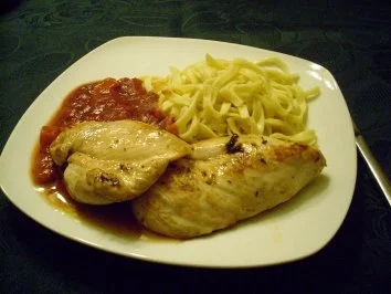 Flambierte Hähnchenbrust mit scharfer Paprikapfanne>> - Rezept