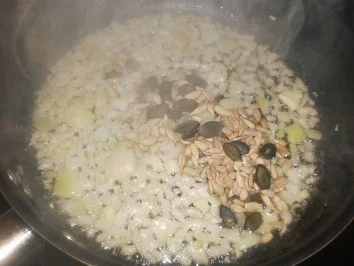 Rezept: KOUSA MIHSHI BI LABAN ~ Gefüllte Zucchini mit Joghurtsauce Bild Nr. 4 KOUSA MIHSHI BI LABAN ~ Gefüllte Zucchini mit Joghurtsauce - Rezept - Bild Nr. 4