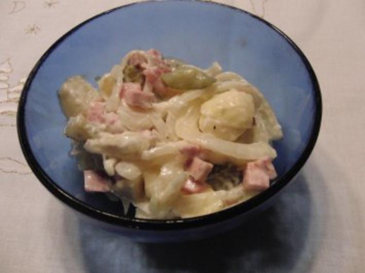 ZWIEBELSALAT mit Gemüsezwiebeln und Kräuteressig - Rezept mit Bild ...