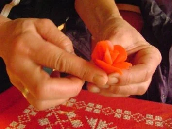 Rezept: Marzipan Rosen für die Hochzeitstorte Bild Nr. 2 Marzipan Rosen für die Hochzeitstorte - Rezept - Bild Nr. 2