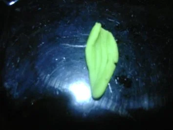 Rezept: Marzipan Rosen für die Hochzeitstorte Bild Nr. 6 Marzipan Rosen für die Hochzeitstorte - Rezept - Bild Nr. 6