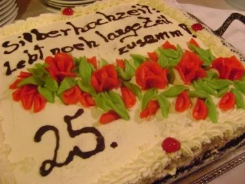 Rezept: Marzipan Rosen für die Hochzeitstorte Bild Nr. 7 Marzipan Rosen für die Hochzeitstorte - Rezept - Bild Nr. 7