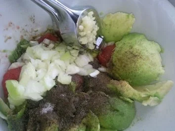 Wachteleier auf Avocadocreme - Rezept - Bild Nr. 5
