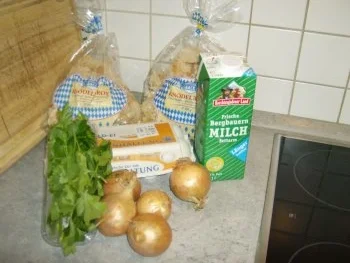 Rezept: Monis Semmelknödel Bild Nr. 2 Monis Semmelknödel - Rezept - Bild Nr. 2