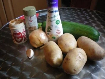 Rezept: Zuccini-Kartoffelcreme-Suppe Bild Nr. 2 Zuccini-Kartoffelcreme-Suppe - Rezept - Bild Nr. 2