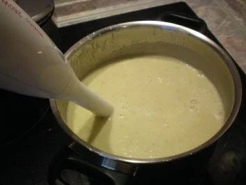 Rezept: Zuccini-Kartoffelcreme-Suppe Bild Nr. 5 Zuccini-Kartoffelcreme-Suppe - Rezept - Bild Nr. 5