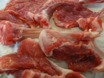 Rezept: Zicklein-Kotlett mit Bärlauchpolenta und Paprika-Zucchini-Fenchel-Gemüse Bild Nr. 2 Zicklein-Kotlett mit Bärlauchpolenta und Paprika-Zucchini-Fenchel-Gemüse - Rezept - Bild Nr. 2