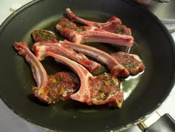 Rezept: Zicklein-Kotlett mit Bärlauchpolenta und Paprika-Zucchini-Fenchel-Gemüse Bild Nr. 4 Zicklein-Kotlett mit Bärlauchpolenta und Paprika-Zucchini-Fenchel-Gemüse - Rezept - Bild Nr. 4