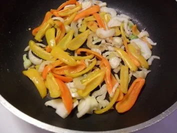 Rezept: Zicklein-Kotlett mit Bärlauchpolenta und Paprika-Zucchini-Fenchel-Gemüse Bild Nr. 5 Zicklein-Kotlett mit Bärlauchpolenta und Paprika-Zucchini-Fenchel-Gemüse - Rezept - Bild Nr. 5