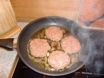 Rezept: Frikadellen auf Kohlrabi Gemüse und Kartoffelnrösti Bild Nr. 6 Frikadellen auf Kohlrabi Gemüse und Kartoffelnrösti - Rezept - Bild Nr. 6