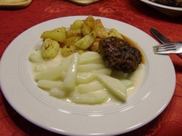 Frikadellen auf Kohlrabi Gemüse und Kartoffelnrösti - Rezept - kochbar.de