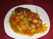 Aus dem Ofen: Hähnchenschenkel auf Paprika-Kartoffel-Gemüse - Rezept