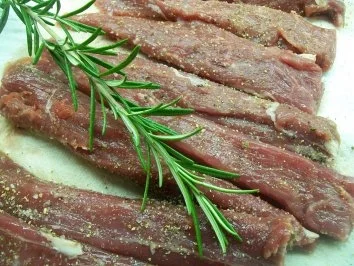 Zigarre vom Lammfilet/Minigemüse/Polentaschnitte/Rotwein-Thymian-Sauce - Rezept - Bild Nr. 2