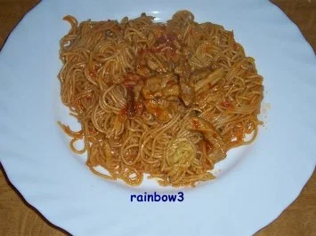 Kochen: Chinesische Nudeln in fruchtig-scharfer Sauce mit Schweinegeschnetzeltem - Rezept