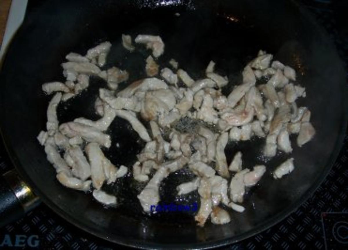 Kochen: Chinesische Nudeln in fruchtig-scharfer Sauce mit Schweinegeschnetzeltem - Rezept - Bild Nr. 2