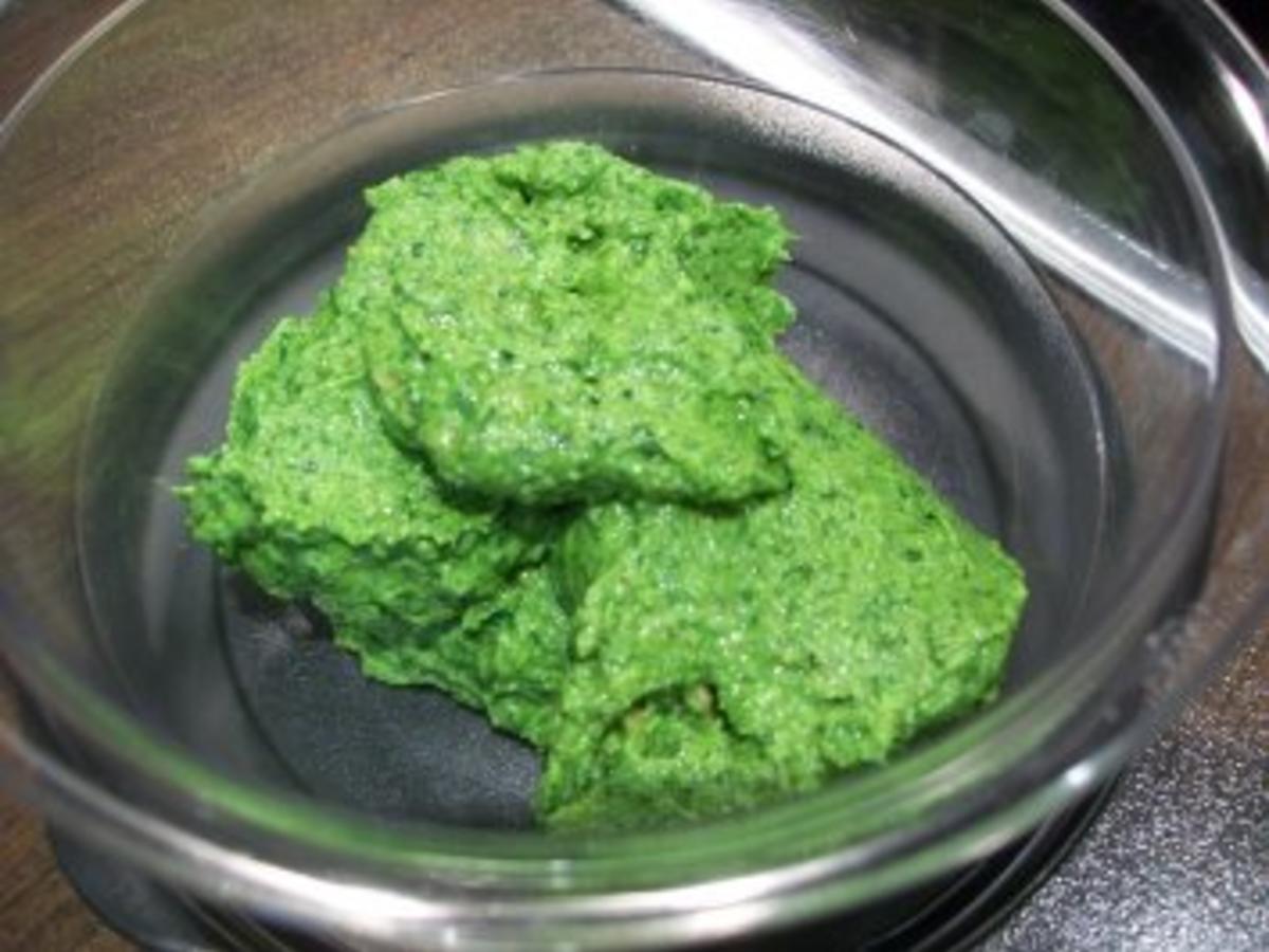 Basilikum Pesto - Rezept mit Bild - kochbar.de