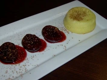 Rezept: Grießsoufflé mit winterlichen Pflaumen Grießsoufflé mit winterlichen Pflaumen - Rezept