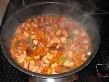 Rezept: Buntes scharfes Reispfännchen mit kleinen Quarknockeln Bild Nr. 4 Buntes scharfes Reispfännchen mit kleinen Quarknockeln - Rezept - Bild Nr. 4