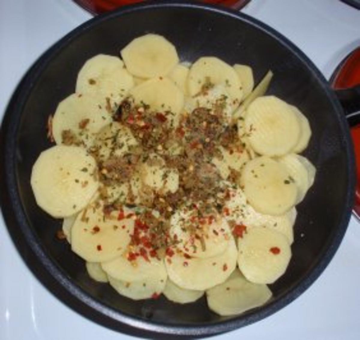 Hähnchenbruststreifen mit Paprikagemüse und Bratkartoffeln - Rezept - Bild Nr. 2