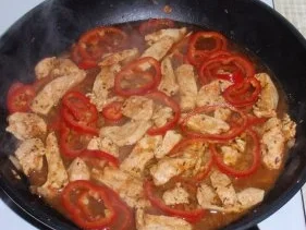 Hähnchenbruststreifen mit Paprikagemüse und Bratkartoffeln - Rezept - Bild Nr. 7