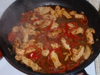 Hähnchenbruststreifen mit Paprikagemüse und Bratkartoffeln - Rezept - Bild Nr. 8