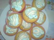 Süße Muffins mit blauer Baiserhaupe - Rezept