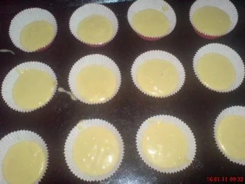 Süße Muffins mit blauer Baiserhaupe - Rezept - Bild Nr. 3