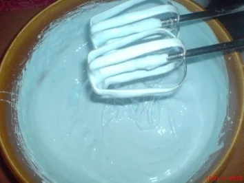 Süße Muffins mit blauer Baiserhaupe - Rezept - Bild Nr. 4