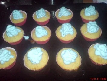 Süße Muffins mit blauer Baiserhaupe - Rezept - Bild Nr. 5