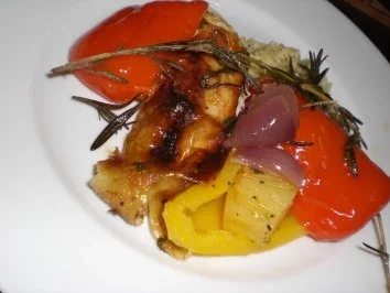 Honighähnchen mit Ananas auf Gemüse - Rezept