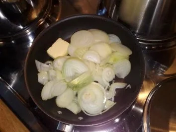 Rezept: Sauerkraut Bauchfleisch Stampfkartoffeln Zwiebeln Bild Nr. 3 Sauerkraut Bauchfleisch Stampfkartoffeln Zwiebeln - Rezept - Bild Nr. 3