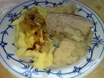 Rezept: Sauerkraut Bauchfleisch Stampfkartoffeln Zwiebeln Sauerkraut Bauchfleisch Stampfkartoffeln Zwiebeln - Rezept