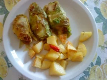 Rezept: Zwergi's Mini - Wirsingrouladen aus dem Backofen mit Rosmarinkartoffeln Bild Nr. 9 Zwergi's Mini - Wirsingrouladen aus dem Backofen mit Rosmarinkartoffeln - Rezept - Bild Nr. 9