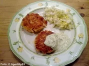 Lachs-Frikadellen mit Creme-fraiche-Dip - Rezept